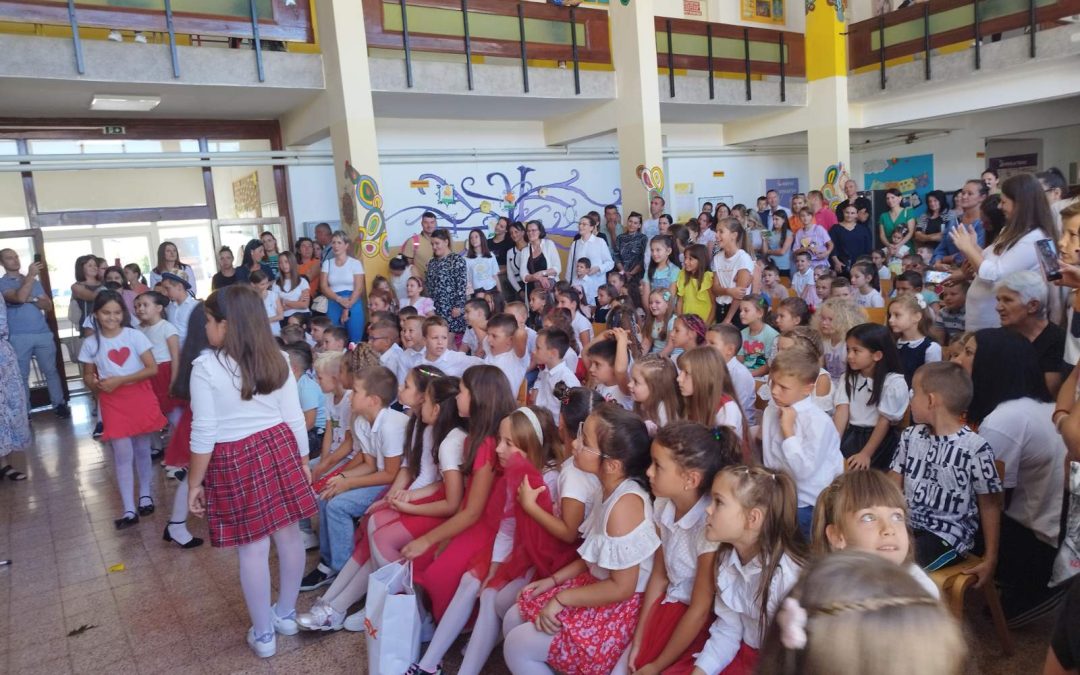 Поштовани родитељи,старатељи, драги ученици, Желимо Вам срећан и успјешан почетак школске 2023/24. године!